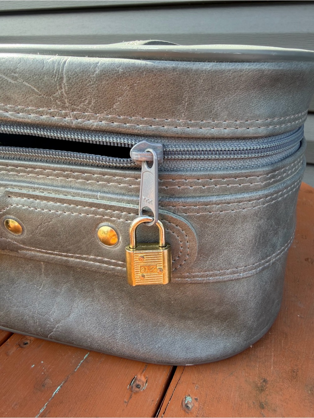 Holiday Suit Case with lock & key! - Vintage - Picture 14 of 16